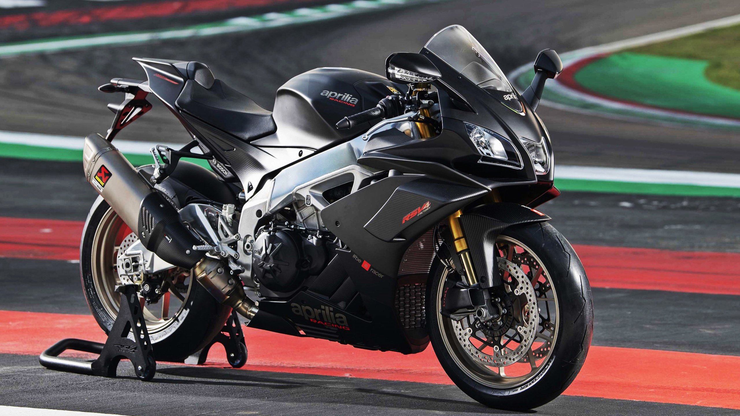 另一个夜晚,当法国蓝遇见玻利维亚绿,与C罗无关的生涯之夜