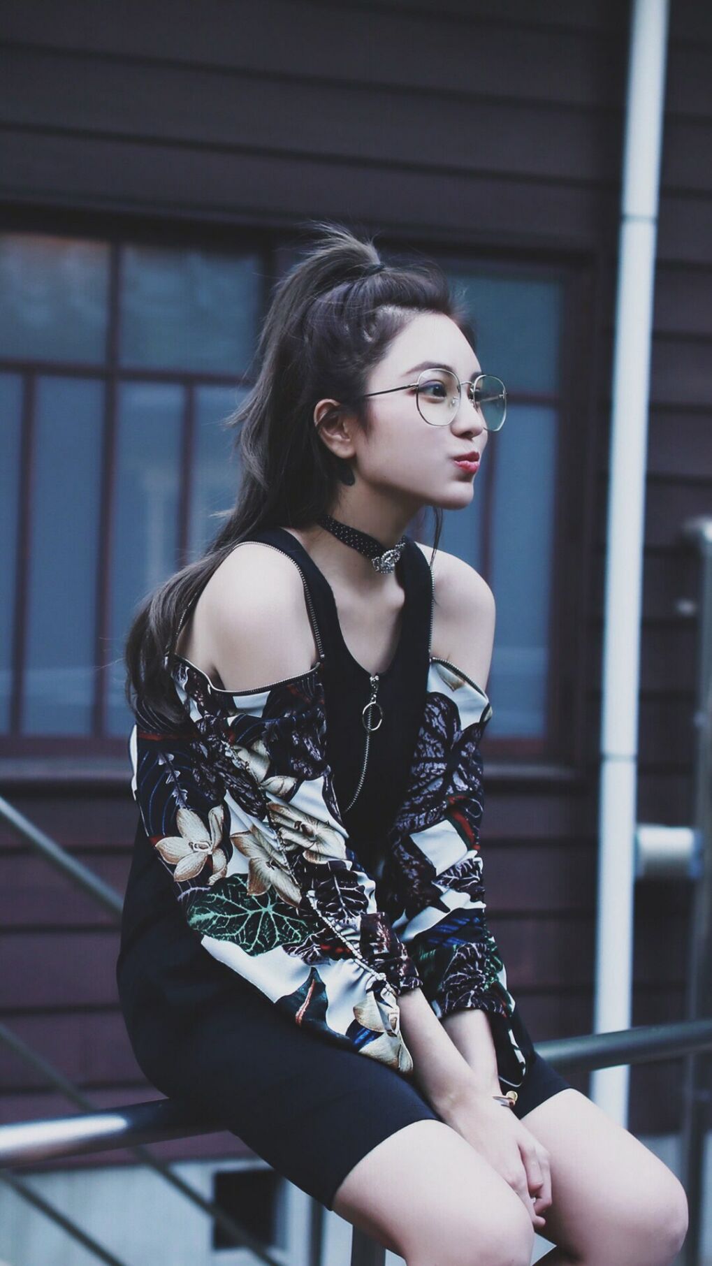 看到您的问题，我需要先指出一个关键点，卢卡·莫德里奇是皇家马德里的传奇中场，他并不在德甲联赛效力。因此，德甲争冠战之夜与莫德里奇在现实中通常不会直接关联