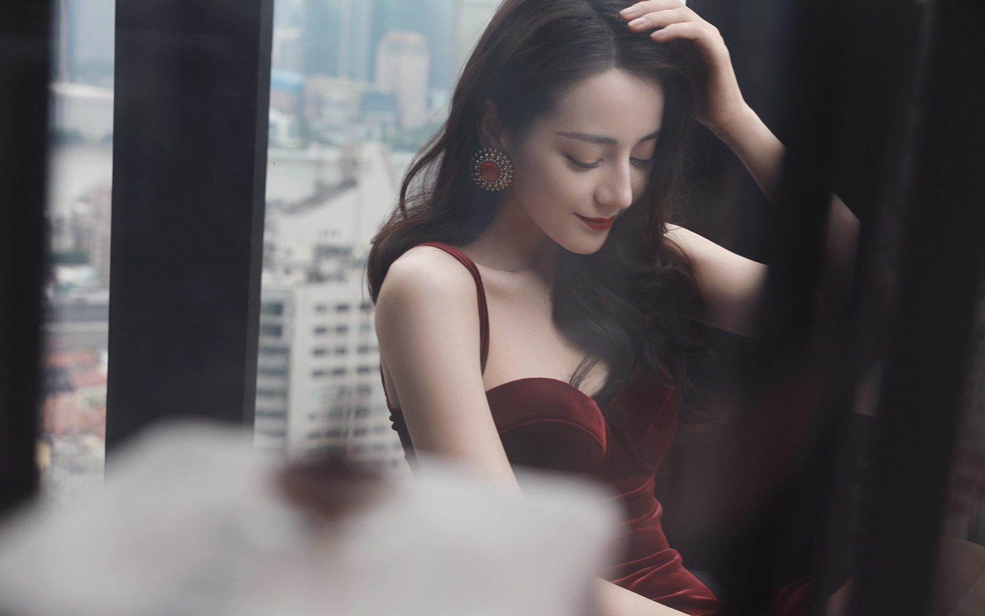 欧冠淘汰赛之夜，当暗夜吞没赛场，唯他是那颗越压越强的星